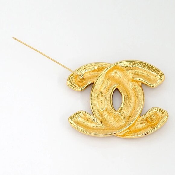 CHANEL CC Logo Quilted Matelasse Brooch Gold Tone Pin Auth #30192 - Picture 3 of 4
